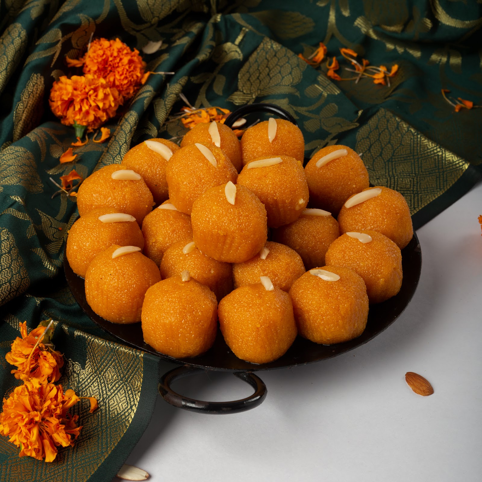 moti-chur ladoo