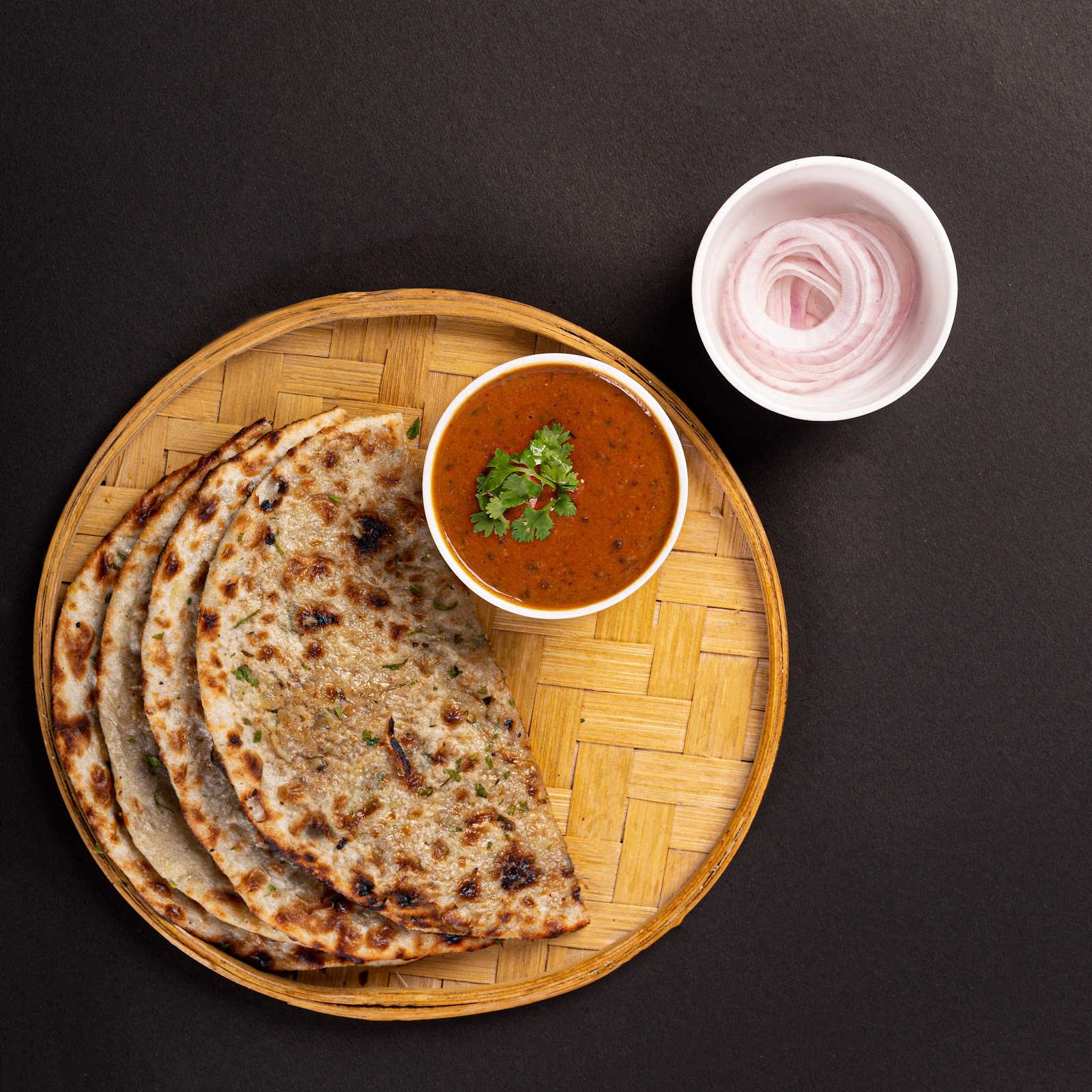 aloo naan with dal makhani combo