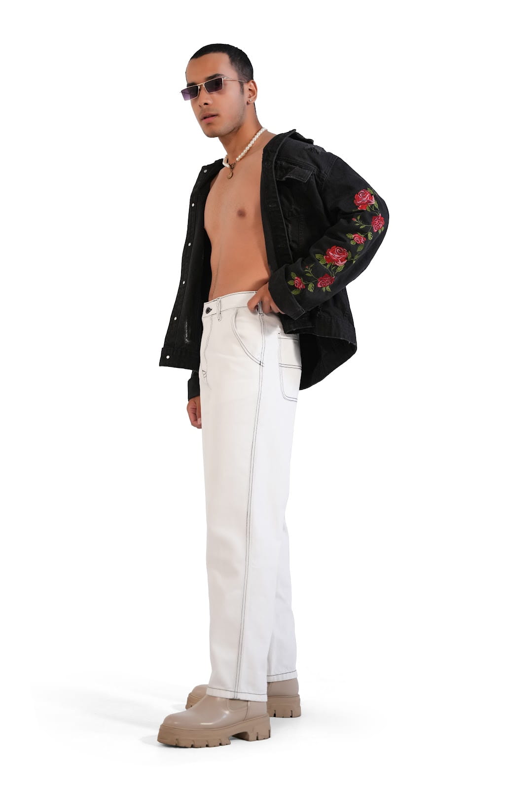 MENS WHITE BAGGY FIT JEANS WITH CONTRAST BLACK THREAD